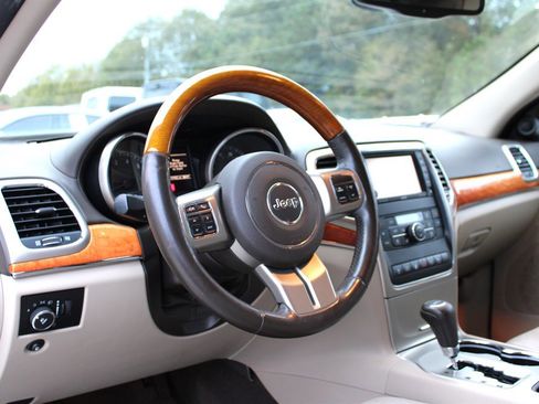 Used 2012 Jeep Grand Cherokee Overland image 16
