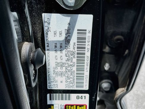 Used 2019 Toyota Tacoma TRD Off-Road w/ Technology Package AWD/4WD image 5