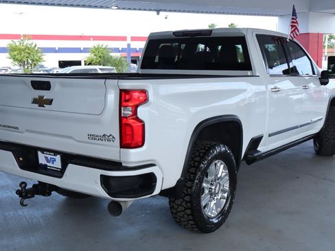Used 2024 Chevrolet Silverado 2500 High Country w/ High Country Premium Package AWD/4WD image 5