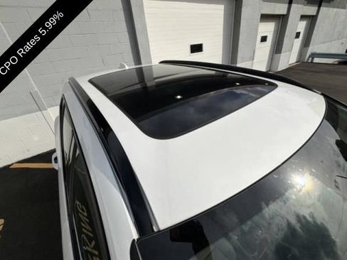 Used 2024 Volvo XC40 B5 Ultimate w/ Climate Package AWD/4WD image 4