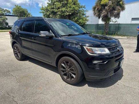 Used 2019 Ford Explorer XLT w/ Equipment Group 202A AWD/4WD image 3