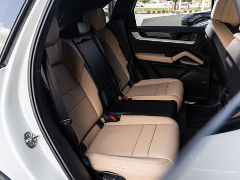 Certified 2026 Porsche Cayenne AWD/4WD image 38