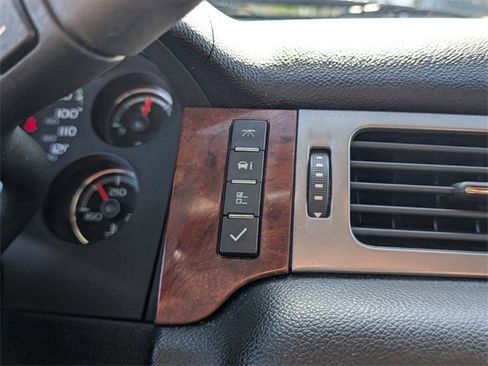 Used 2013 Chevrolet Avalanche LT image 18