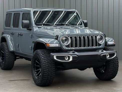 Used 2025 Jeep Wrangler Unlimited Sahara w/ Safety Group AWD/4WD image 7