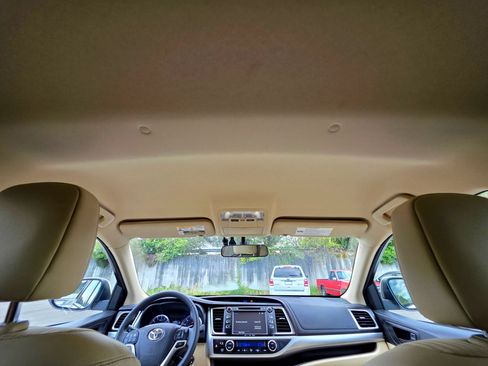 Used 2016 Toyota Highlander LE AWD/4WD image 59