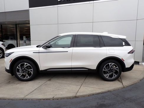 New 2026 Lincoln Nautilus Premier image 9