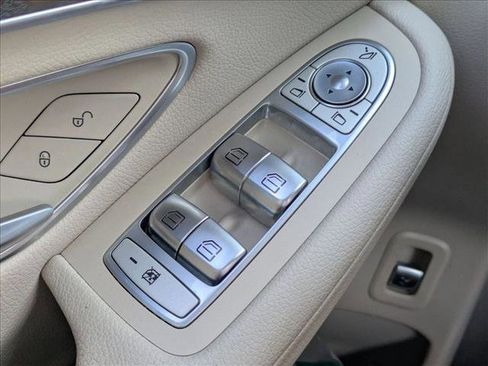 Certified 2019 Mercedes-Benz GLC 300 4MATIC image 9