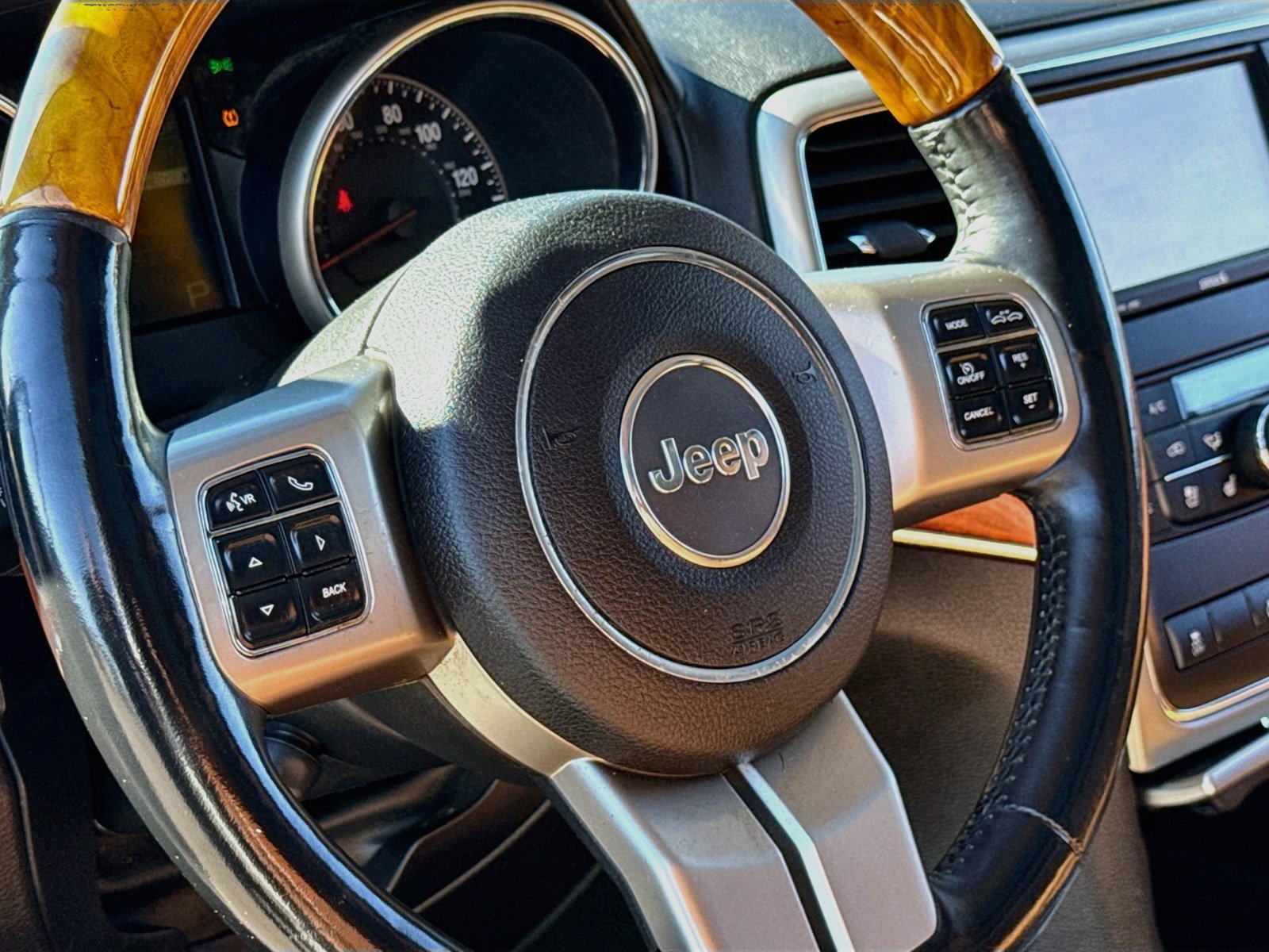 Used 2011 Jeep Grand Cherokee Overland AWD/4WD image 12