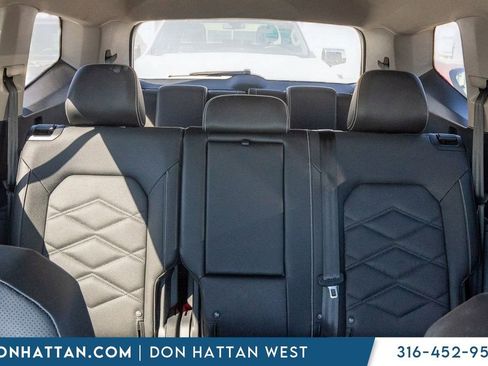 Used 2025 Volkswagen Atlas SE AWD/4WD image 17