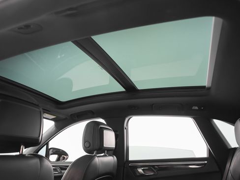 Certified 2021 Porsche Macan AWD/4WD image 40