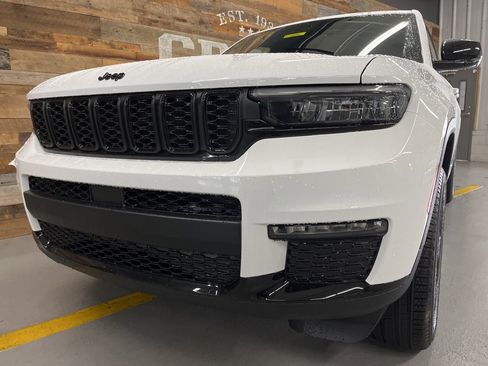 New 2025 Jeep Grand Cherokee L Limited w/ Black Appearance Package image 9