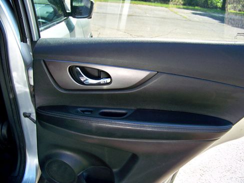 Used 2014 Nissan Rogue SV w/ SV Premium Package image 28