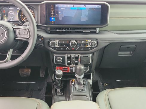 Used 2025 Jeep Gladiator Mojave w/ Convenience Group AWD/4WD image 28
