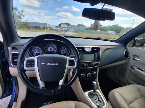 Used 2011 Chrysler 200 Limited image 12