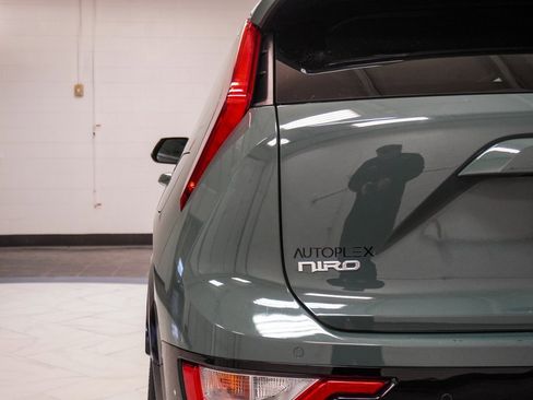 Used 2023 Kia Niro EX Touring image 42