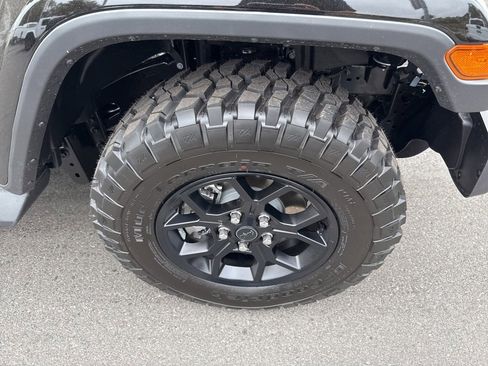 New 2025 Jeep Gladiator Sport image 4