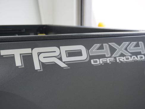 Used 2022 Toyota Tacoma TRD Off-Road image 7