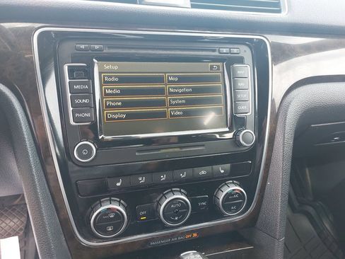 Used 2015 Volkswagen Passat TDI SEL Premium FWD image 18