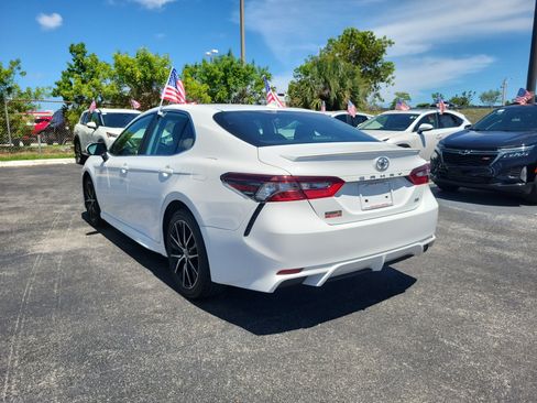Used 2022 Toyota Camry SE FWD image 8