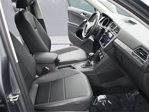 Used 2021 Volkswagen Tiguan SE image 21