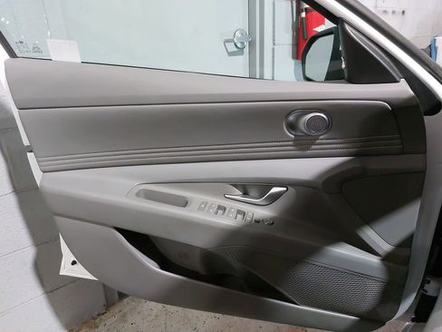 Certified 2025 Hyundai Elantra SEL FWD image 28