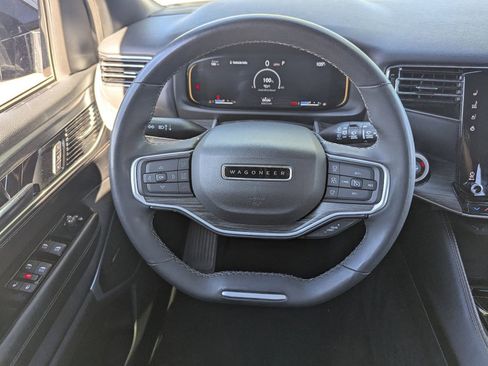 Used 2023 Jeep Wagoneer L Series II image 23