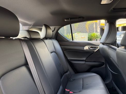 Used 2016 Lexus CT 200h 5dr Hybrid w/ Navigation Package image 16