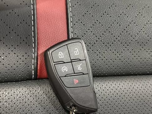 Used 2024 Chevrolet Traverse RS AWD/4WD image 44