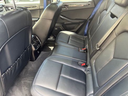 Used 2022 Porsche Macan AWD/4WD image 16