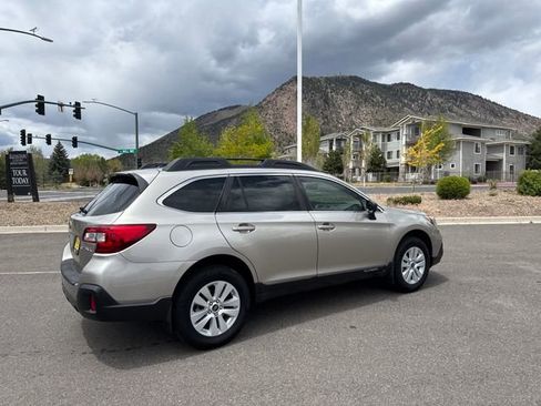 Used 2019 Subaru Outback 2.5i AWD/4WD image 3