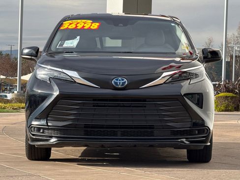 Certified 2024 Toyota Sienna LE image 11