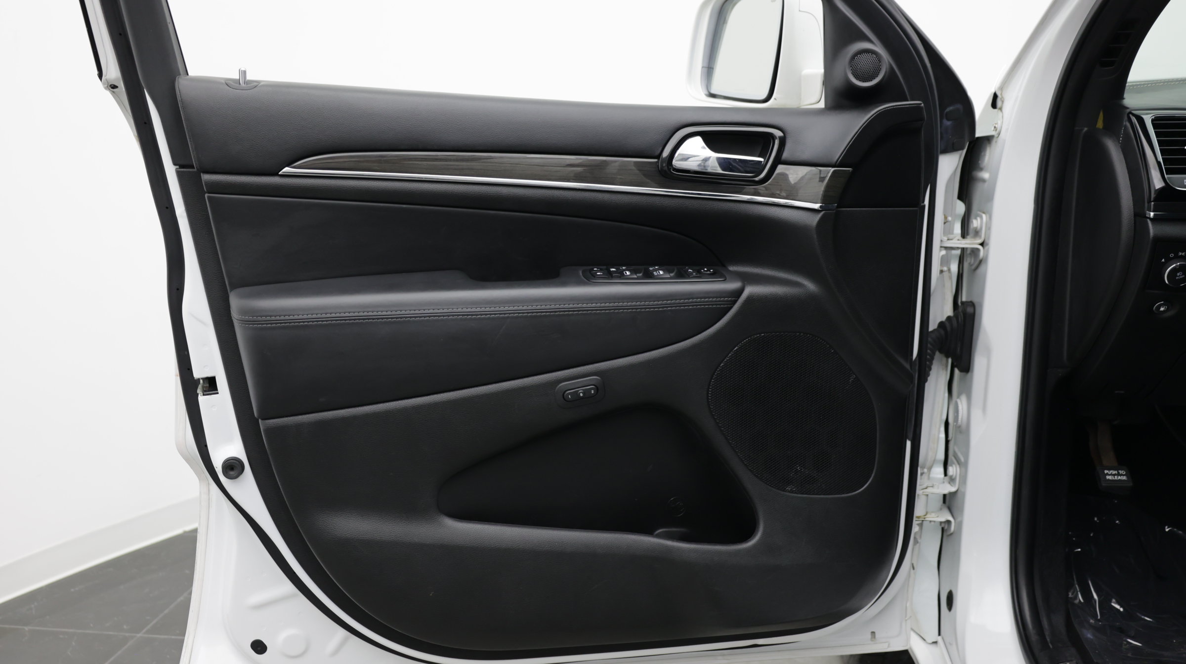 Used 2020 Jeep Grand Cherokee Overland RWD image 13