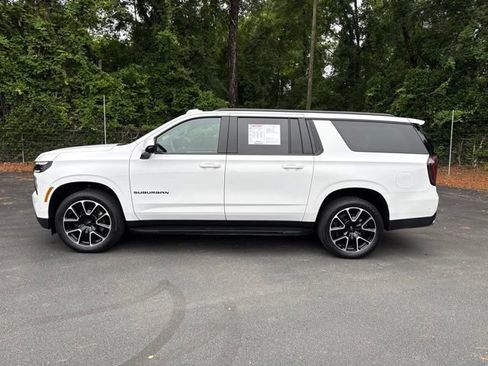 Used 2026 Chevrolet Suburban RST AWD/4WD image 2