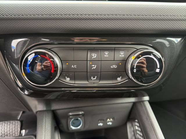 New 2026 Chevrolet TrailBlazer LT w/ LT Cold Weather Package FWD image 19