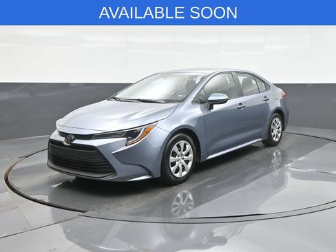 Used 2025 Toyota Corolla LE FWD image 3