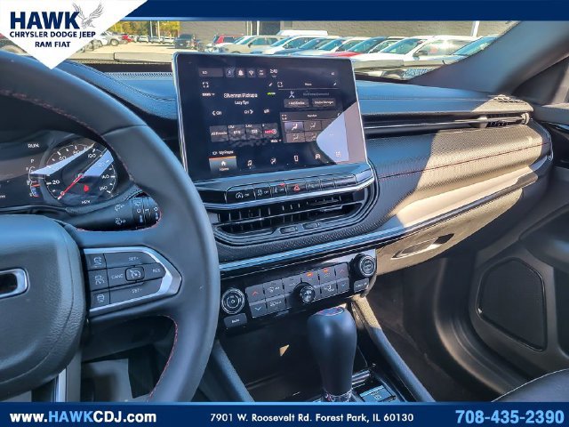Used 2025 Jeep Compass Trailhawk AWD/4WD image 19