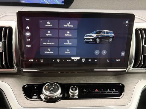 Used 2025 Ford Expedition Platinum image 16