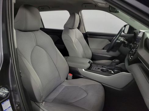 Used 2021 Toyota Highlander LE image 15