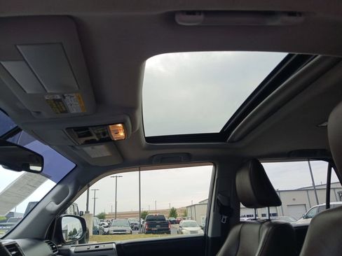 Used 2019 Toyota 4Runner Limited AWD/4WD image 7