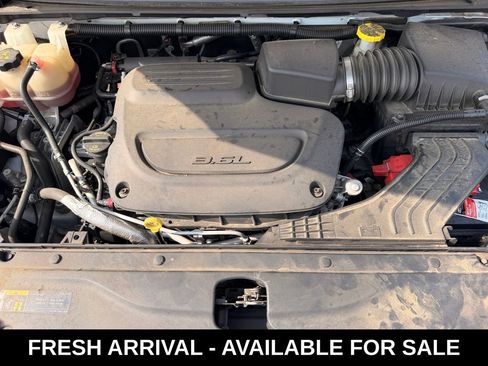 Used 2019 Chrysler Pacifica Touring Plus w/ Advanced Safetytec Group FWD image 18