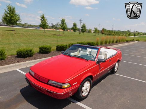 Used 1992 Pontiac Sunbird SE image 5