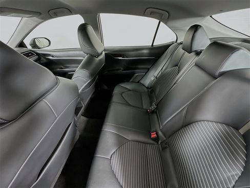 Used 2024 Toyota Camry SE image 4