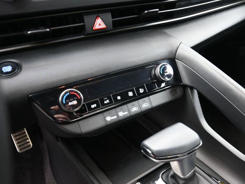 Certified 2025 Hyundai Elantra Sport image 16