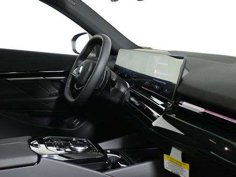 Used 2026 BMW 530i xDrive w/ Premium Package image 33