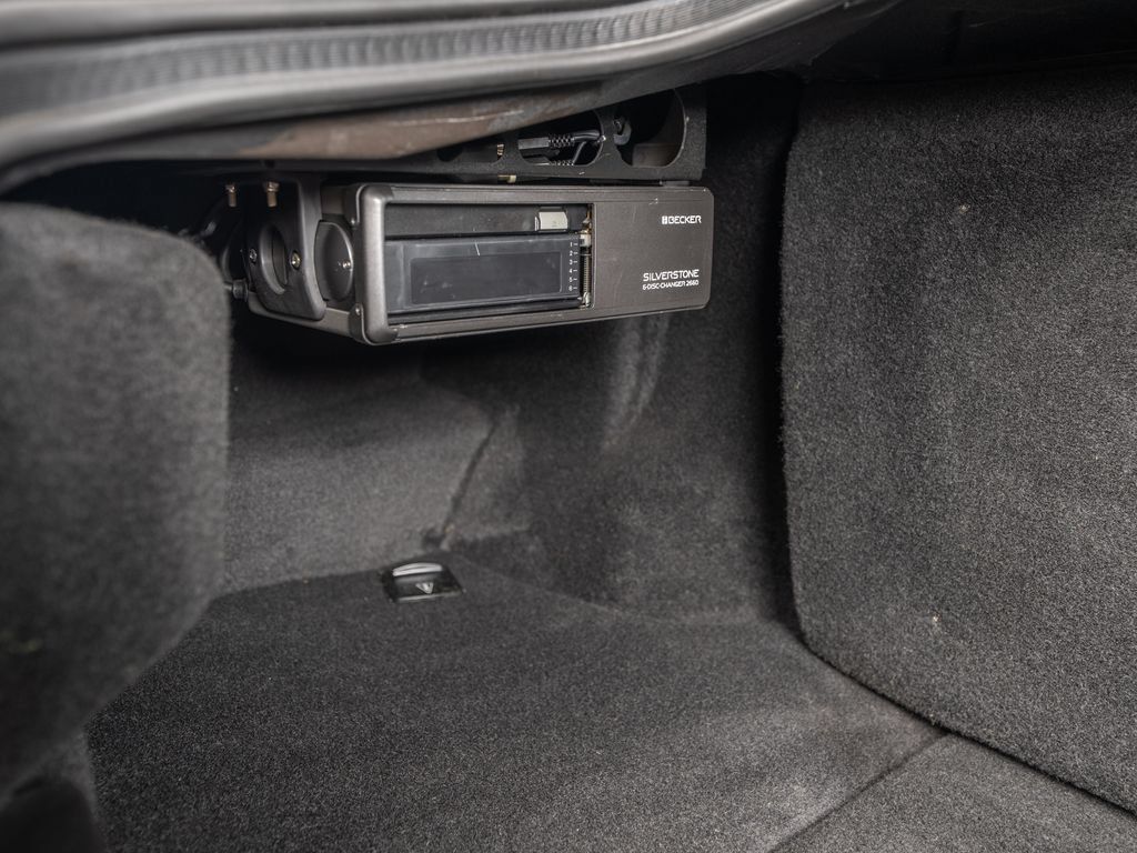 Used 2000 Ferrari 550 Maranello Coupe RWD image 34