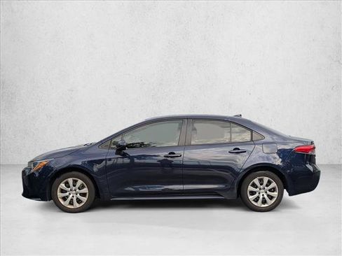 Used 2022 Toyota Corolla LE FWD image 2