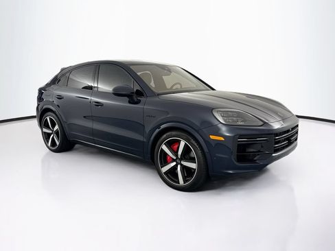 Used 2025 Porsche Cayenne Turbo AWD/4WD image 3