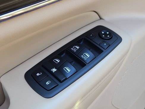 Used 2021 Jeep Grand Cherokee Limited AWD/4WD image 29