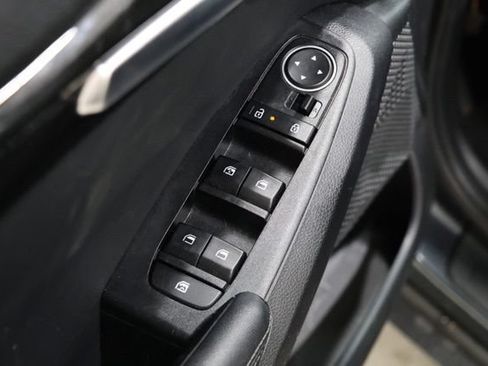 Used 2025 Kia Seltos S FWD image 19