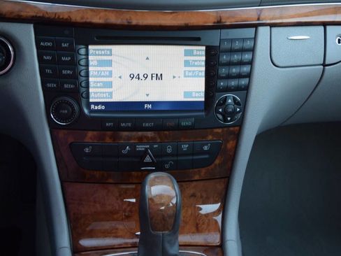 Used 2004 Mercedes-Benz E 500 Sedan image 23